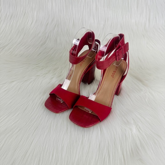 Women's Bamboo Red Milestone Croc Accent Ankle Strap Chunky Block Heel Sandals - Picture 5 of 11